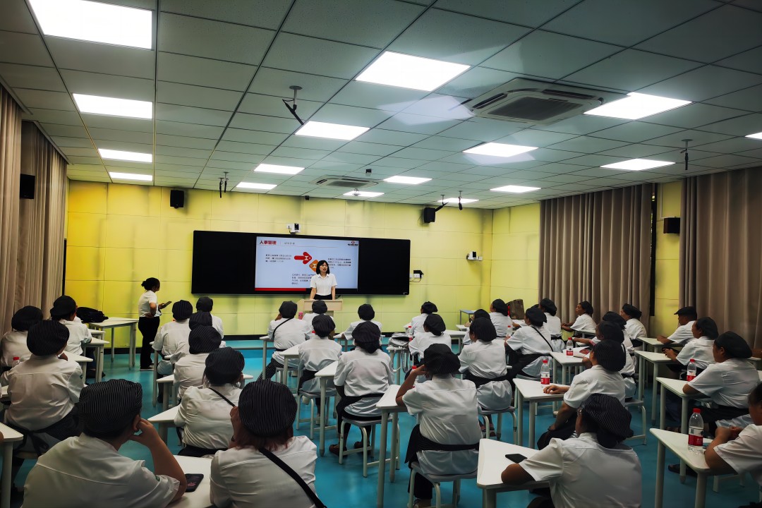 平博餐饮集团开展2023年度秋季学期开学前食堂事情职员专项培训