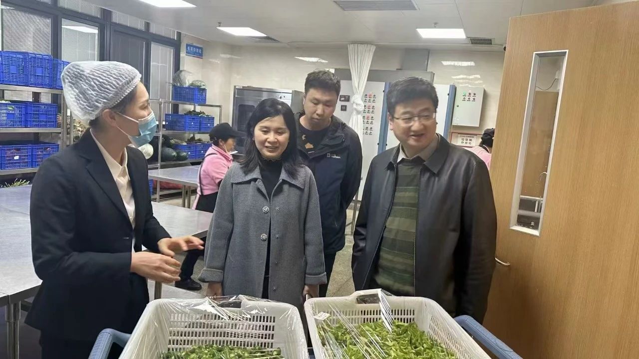 重庆儿童医院食物清静强化行动：副院长陈大鹏带队检查，，，，确保饮食清静